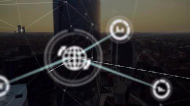 Şehir manzarası üzerindeki bağlantı ağının animasyonu. Küresel ağlar, işletmeler, finansmanlar, hesaplama ve veri işleme kavramı dijital olarak oluşturuldu.
