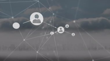 Bulutların üzerindeki bağlantı ağının animasyonu. Küresel ağlar, işletmeler, finansmanlar, hesaplama ve veri işleme kavramı dijital olarak oluşturuldu.