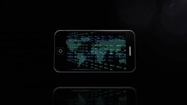 Tablet ekranında veri işleme animasyonu. Küresel iş, finans, hesaplama ve veri işleme kavramı dijital olarak oluşturulmuş video.