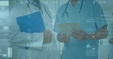 Hastanedeki çeşitli erkek doktor ve sağlık çalışanlarının veri işleme çalışmalarının animasyonu. Tıbbi sağlık ve iş verileri teknolojisi kavramı