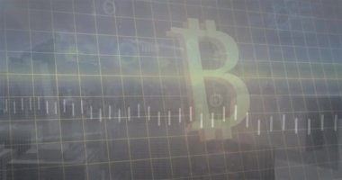 Bitcoin sembolünün animasyonu, yuvarlak tarayıcılar ve şehir manzarasının havadan görüntüsüne karşı veri işleme. Bilgisayar arayüzü ve kripto para birimi teknolojisi kavramı