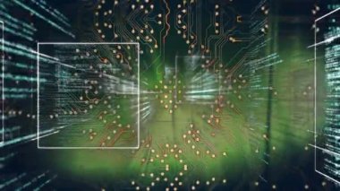 Yeşil zemin üzerinde veri işleme ve mikroişlemci bağlantıları olan ekranların animasyonu. Bilgisayar arayüzü ve iş teknolojisi kavramı