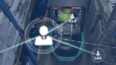 Depoda forklift kullanan Afro-Amerikan erkek işçi ağı animasyonu. Küresel ağ ve lojistik iş teknolojisi kavramı