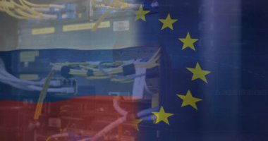 Sunucu odasının üzerinde eu ve rusya bayraklarının animasyonu. Küresel iş, vatanseverlik ve dijital arayüz kavramı dijital olarak üretilen video.