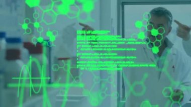 Laboratuvarda tartışılan çeşitli bilim adamlarının tıbbi veri işleme ekibinin animasyonu. Tıbbi araştırma ve bilim teknolojisi kavramı