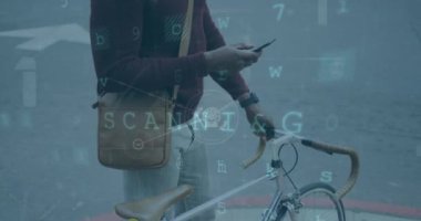 Afro-Amerikan iş adamı üzerinden bağlantı ve veri işleme ağının animasyonu. Küresel iş ve dijital arayüz kavramı dijital olarak oluşturulmuş video.