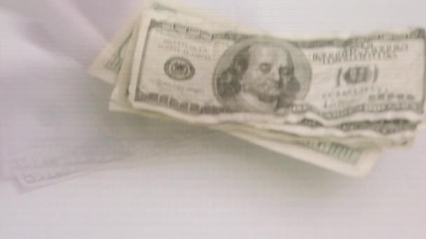 Animasjon Amerikanske Dollarsedler Som Faller Håndtelling Amerikanske Dollarsedler Global Valuta – stockvideo