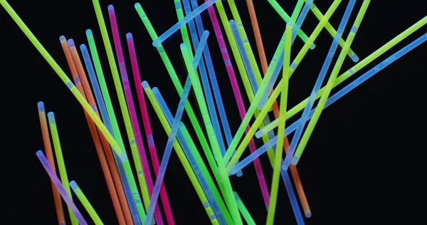Afbeelding Van Meerdere Kleurrijke Neon Glow Sticks Zwarte Achtergrond Achtergrond — Stockfoto