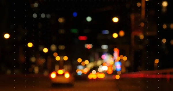 Verschwommene Straße Mit Gebäuden Autos Und Lichtflecken Stadtbild Und Hintergrundkonzept — Stockfoto