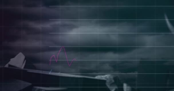 Animação Processamento Dados Sobre Símbolos Dólares Quebrados Nuvens Escuras Conceito — Vídeo de Stock