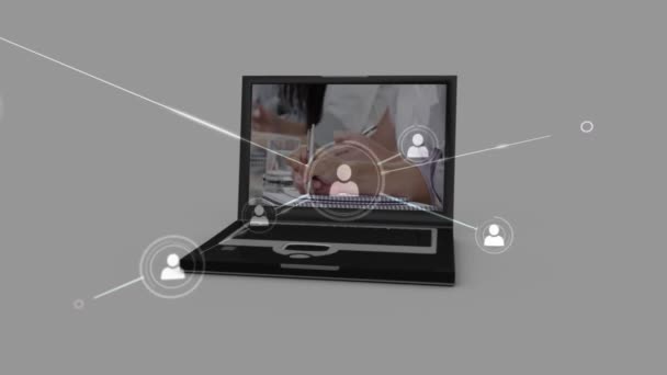 Animação Ícones Conectados Sobre Empresários Laptop Contra Fundo Branco Digital — Vídeo de Stock