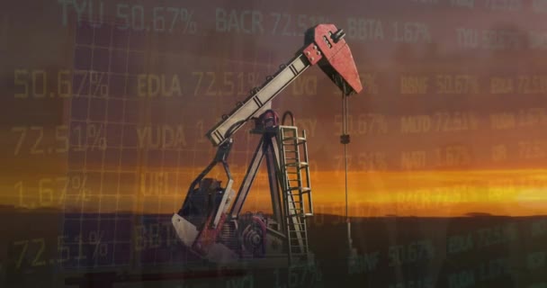 Анимация Обработки Финансовых Данных Над Нефтяной Вышкой Закате Мировой Нефтяной — стоковое видео