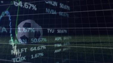 Futbol sahasında finansal veri işleme animasyonu. Küresel spor, iş, finans, bilgisayar ve veri işleme kavramı dijital olarak oluşturulmuş video.