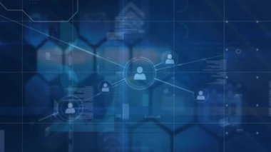 Mavi arkaplan üzerindeki şebeke üzerindeki simgelerle bağlantı ağının animasyonu. Küresel ağlar, işletmeler, finansmanlar, hesaplama ve veri işleme kavramı dijital olarak oluşturuldu.