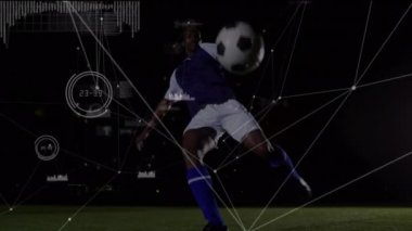 Afrika kökenli Amerikan futbolcunun sahadaki ikonlarıyla olan bağlantılarının animasyonu. Küresel ağlar, işletmeler, finansmanlar, hesaplama ve veri işleme kavramı dijital olarak oluşturuldu.