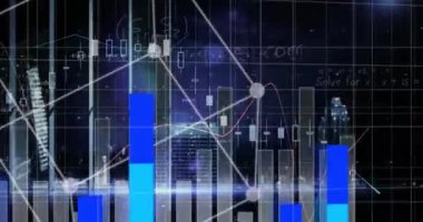 Şehir manzarası üzerinde finansal veri işleme ve matematiksel denklemlerin animasyonu. küresel iş, finans ve dijital arayüz kavramı dijital olarak oluşturulmuş video.