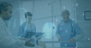 Hastanede çalışan çeşitli doktor ve sağlık çalışanlarının veri işleme çalışmalarının animasyonu. Tıbbi sağlık ve iş teknolojisi kavramı