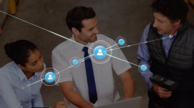 Depoda çalışan farklı iş adamlarının ikonlarıyla bağlantı ağının animasyonu. Dijital olarak oluşturulmuş küresel bağlantılar, dağıtım ve gönderme konsepti.