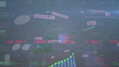 Sayılar ve istatistikler üzerinden veri işleme animasyonu. Küresel çevrimiçi kimlik, iş, hesaplama, veri işleme ve bağlantılar konsepti dijital olarak oluşturuldu.