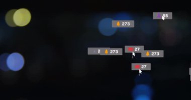 Şehirdeki caddelerde hareket halindeki bulanık araçlar üzerindeki bilgilendirme etiketlerinin canlandırılması. Dijital bileşik, çoklu pozlama, odaklanma kaybı, sosyal medya, soyut, düğmeye basın ve teknoloji kavramı.