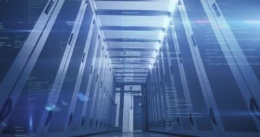 Bilgisayar sunucuları üzerinden veri işleme animasyonu. Küresel iş, bilgisayar, veri işleme ve bağlantılar konsepti dijital olarak oluşturulmuş video.