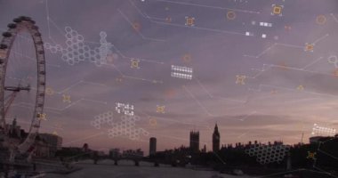 Londra şehrinde finansal veri işleme animasyonu. Küresel iş, finans, hesaplama ve veri işleme kavramı dijital olarak oluşturulmuş video.