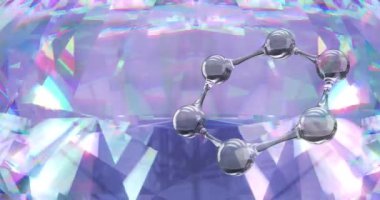 Parlayan kristallerin üzerinde şeffaf şekil animasyonu. Soyut arkaplan, şablon ve hareket kavramı dijital olarak oluşturuldu.