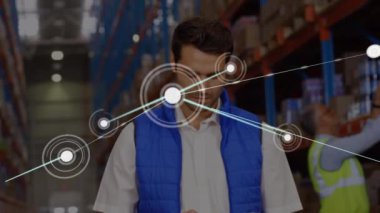 Depoda çalışan farklı iş adamlarının ikonlarıyla bağlantı ağının animasyonu. Dijital olarak oluşturulmuş küresel bağlantılar, dağıtım ve gönderme konsepti.