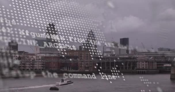 世界地図やロンドンの街並みに対する金融データ処理のアニメーション グローバルビジネス コンピューティング データ処理の概念デジタル生成ビデオ — ストック動画