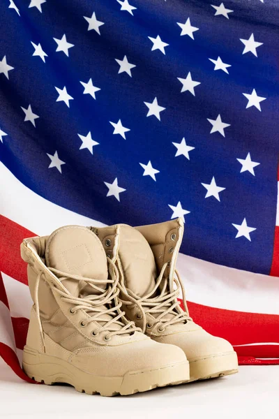 Függőleges Kép Pár Bézs Munkás Csizma Felett Zászló Usa Munka — Stock Fotó