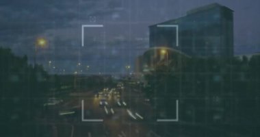 Şehir manzarası üzerinde işaretleyici ve veri işleme animasyonu. Küresel iş, finans, hesaplama ve veri işleme kavramı dijital olarak oluşturulmuş video.