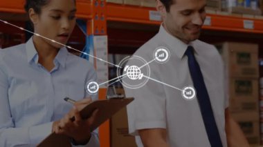 Depoda çalışan farklı iş adamlarının ikonlarıyla bağlantı ağının animasyonu. Dijital olarak oluşturulmuş küresel bağlantılar, dağıtım ve gönderme konsepti.