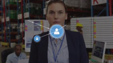 Depoda çalışan Kafkas iş kadınlarının ikonlarıyla olan bağlantılarının animasyonu. Dijital olarak oluşturulmuş küresel bağlantılar, dağıtım ve gönderme konsepti.