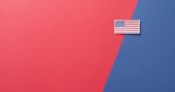 Bendera Nasional Usa Terletak Pada Latar Belakang Merah Dan Biru — Stok Video