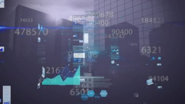 Sayıları grafikler üzerinden değiştirmenin animasyonu, bulutlu gökyüzünün arkasında güneşe karşı binaların verisi. Dijital bileşik, çoklu pozlama, rapor, iş, büyüme, mimari ve teknoloji kavramı.