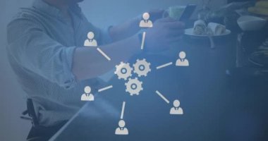 Akıllı telefon kullanan ve kahve içen Kafkas engelli bir adamın dijital simgelerinin animasyonu. Bilgisayar arayüzü ve iş teknolojisi kavramı