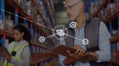 Depoda çalışan farklı iş adamlarının ikonlarıyla bağlantı ağının animasyonu. Dijital olarak oluşturulmuş küresel bağlantılar, dağıtım ve gönderme konsepti.