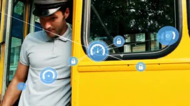 Kafkas erkek otobüs şoförünün simgelerle bağlantı ağı üzerinden akıllı telefondan konuşma animasyonu. Küresel iş ve dijital arayüz kavramı dijital olarak oluşturulmuş video.