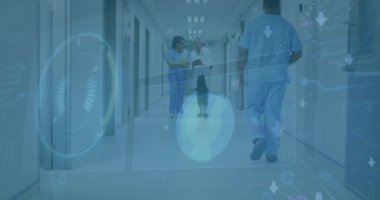 Hastanede rapor okuyan çeşitli kadın doktorların ve sağlık çalışanlarının veri işleme animasyonları. Tıbbi sağlık ve iş teknolojisi kavramı