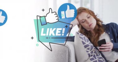 Akıllı telefon kullanan beyaz kadın üzerinden mesaj gibi sosyal medya simgelerinin animasyonu. Sosyal medya, teknoloji, iletişim ve dijital arayüz kavramı dijital olarak oluşturulmuş video.