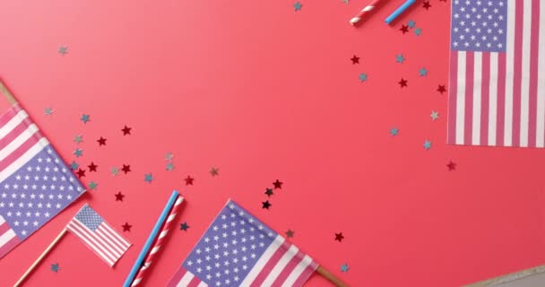 Bandiere Nazionali Stati Uniti Con Stelle Paglie Distese Sfondo Rosso — Video Stock