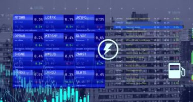 Şehir manzarası üzerinde finansal veri işleme animasyonu. Küresel ağlar, işletmeler, finansmanlar, hesaplama ve veri işleme kavramı dijital olarak oluşturuldu.