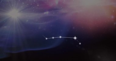 Arka planda duman bulutları üzerinde ikiz yıldız işareti animasyonu. Astroloji, yıldız falı ve zodyak konsepti dijital olarak oluşturulmuş video.