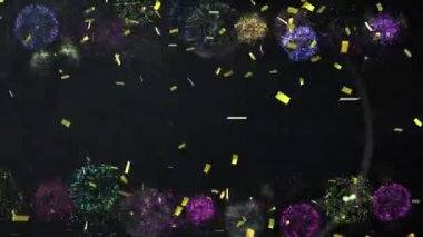 Havai fişeklerin patlaması ve siyah arka plandan düşen altın konfetilerin canlandırılması. Kutlama, yeni yıl arifesi ve dijital olarak üretilen parti konsepti.