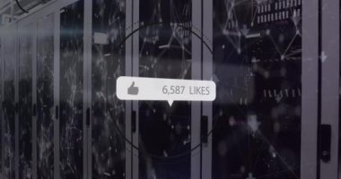 Bilgisayar sunucuları üzerinden veri işleme animasyonu. Küresel spor, iş, finans, bilgisayar ve veri işleme kavramı dijital olarak oluşturulmuş video.