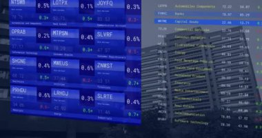 Şehir manzarası üzerinde finansal veri işleme animasyonu. Küresel ağlar, işletmeler, finansmanlar, hesaplama ve veri işleme kavramı dijital olarak oluşturuldu.