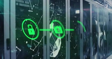 Bilgisayar sunucuları üzerinde veri işleme ve simgelerin canlandırılması. Küresel spor, iş, finans, bilgisayar ve veri işleme kavramı dijital olarak oluşturulmuş video.