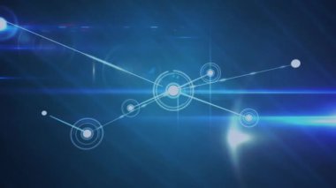Işık yollarının ve mavi arkaplan ile ışık noktalarının arasındaki bağlantı ağının animasyonu. Küresel ağ ve iş teknolojisi kavramı