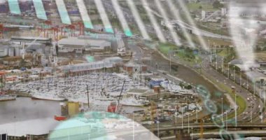 Şehir haritası üzerinde dünya haritası ve veri işleme animasyonu. Küresel iş, finans, dijital arayüz, hesaplama ve veri işleme kavramı dijital olarak oluşturuldu.