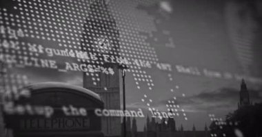 Londra şehir haritası üzerinde dünya haritası ve veri işleme animasyonu. Küresel iş, finans, dijital arayüz, hesaplama ve veri işleme kavramı dijital olarak oluşturuldu.